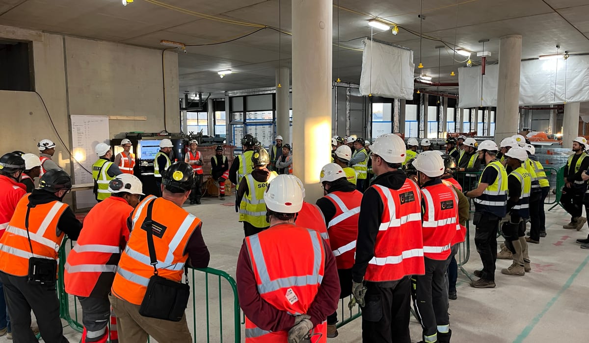 Rob Muldoon speaking to construction workers